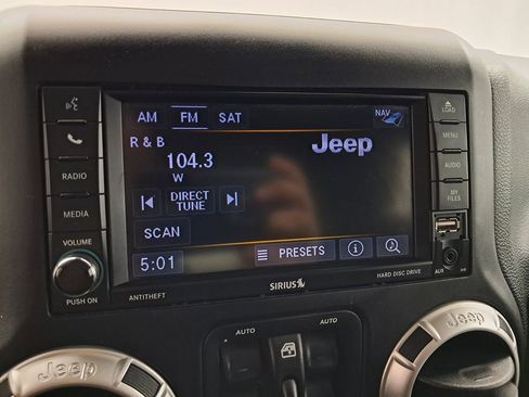 Used 2018 Jeep Wrangler Unlimited Sahara image 17