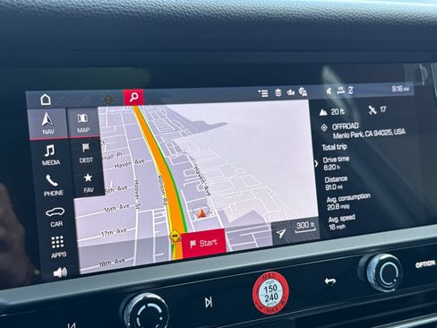Certified 2026 Porsche Macan AWD/4WD image 22