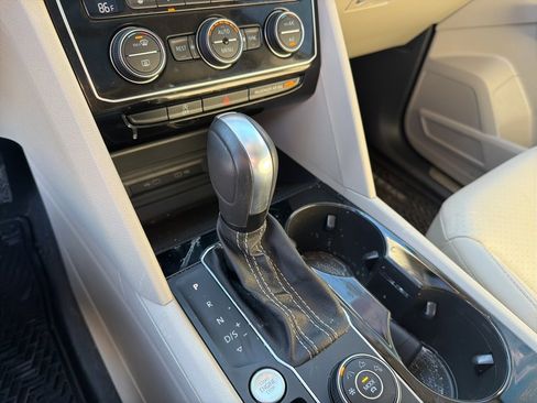 Used 2022 Volkswagen Atlas SEL image 16