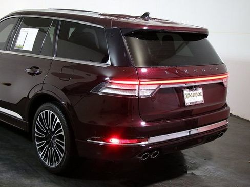 Used 2023 Lincoln Aviator Black Label w/ Class IV Trailer Tow Package image 11