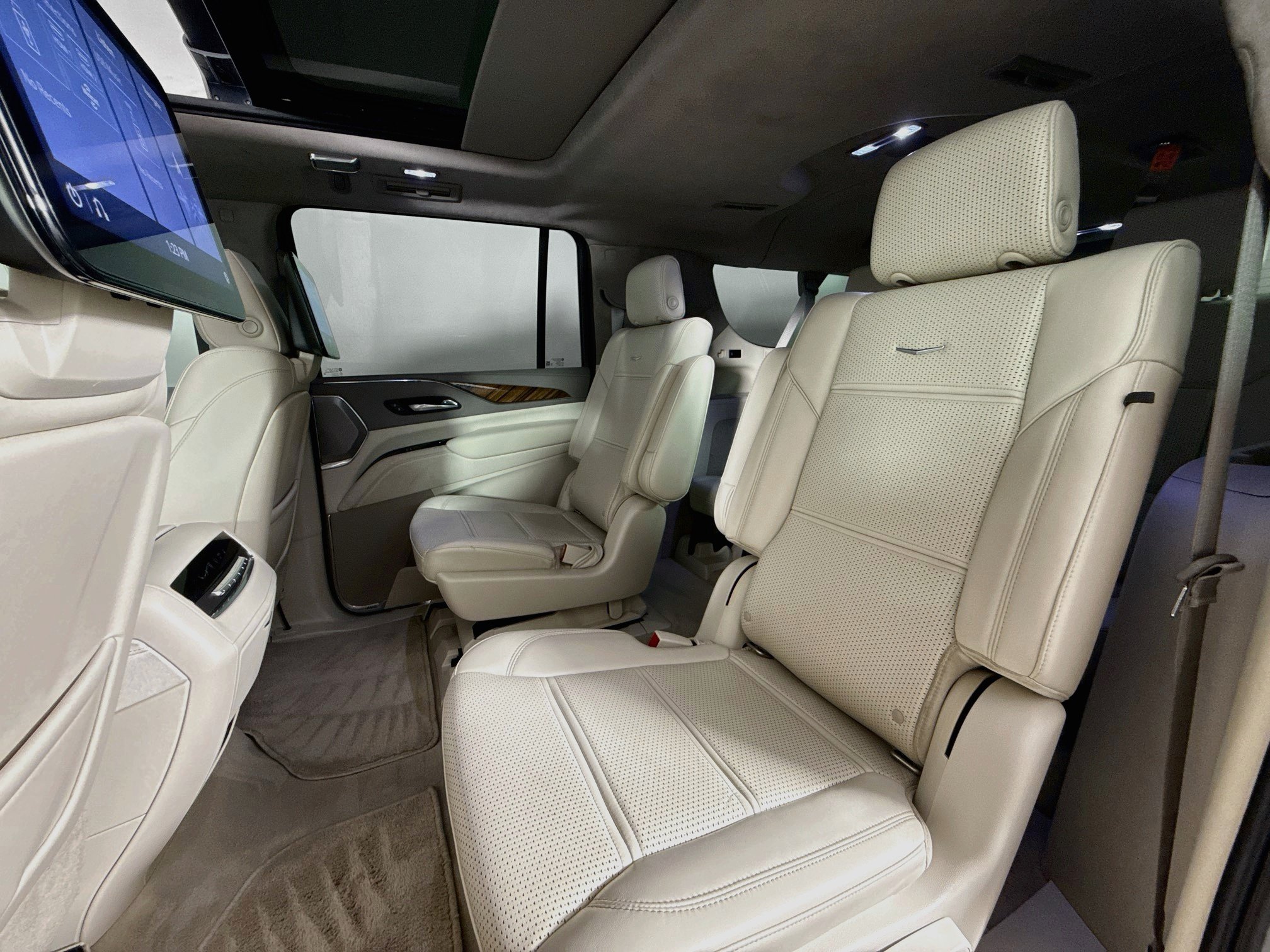 Used 2021 Cadillac Escalade ESV Sport Platinum w/ LPO, ONYX Package AWD/4WD image 24