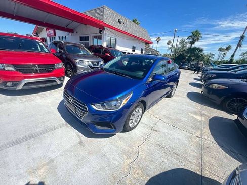Used 2021 Hyundai Accent SE FWD image 3
