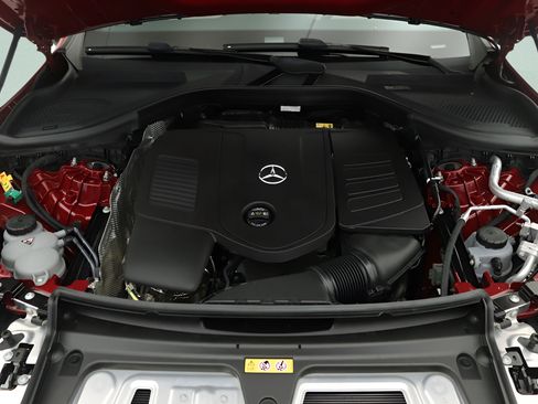 Used 2025 Mercedes-Benz GLC 350e 4MATIC image 24