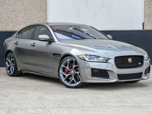 Used 2019 Jaguar XE S RWD image 5