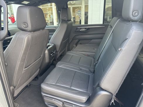 Used 2025 Chevrolet Suburban Z71 AWD/4WD image 14