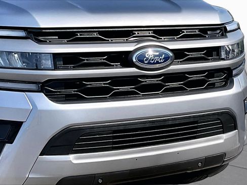 Used 2024 Ford Expedition XLT RWD image 26