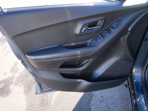 Certified 2022 Chevrolet Trax LT w/ LT Convenience Package image 20