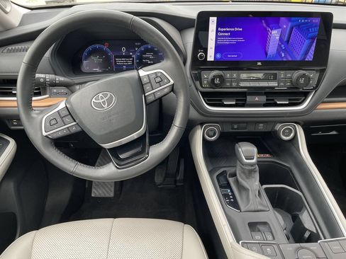 Certified 2024 Toyota Grand Highlander AWD image 15