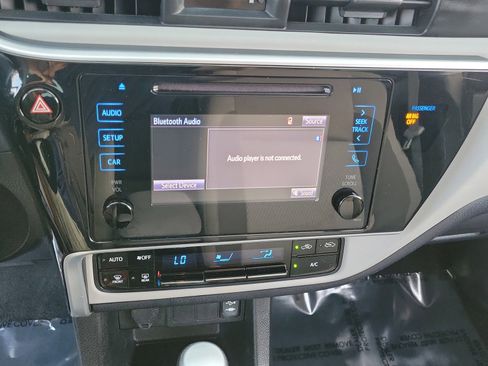 Used 2019 Toyota Corolla LE image 23