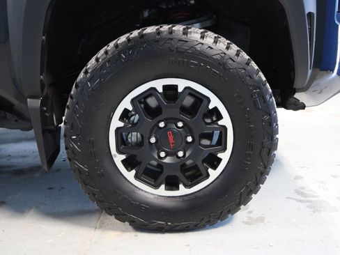 Used 2025 Toyota Tacoma TRD Off-Road AWD/4WD image 32