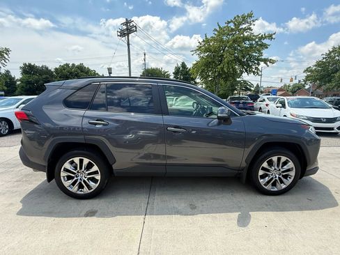 Used 2020 Toyota RAV4 XLE Premium image 6