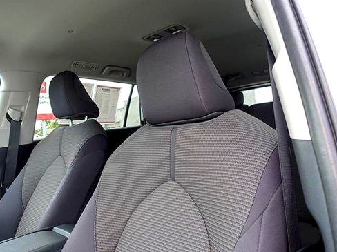 Certified 2025 Toyota Highlander LE AWD/4WD image 10