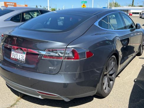 Used 2015 Tesla Model S 85D image 4
