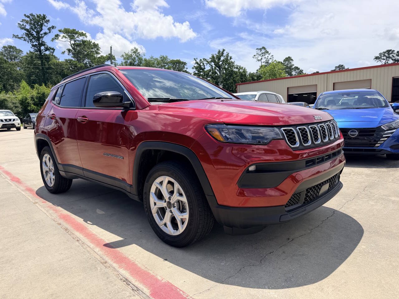 Used 2025 Jeep Compass Latitude w/ Sun & Sound Group AWD/4WD image 5