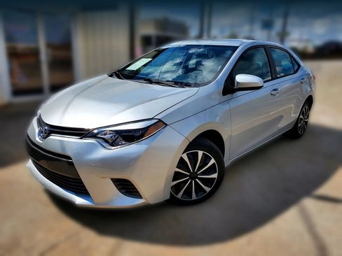 Used 2016 Toyota Corolla LE FWD image 6