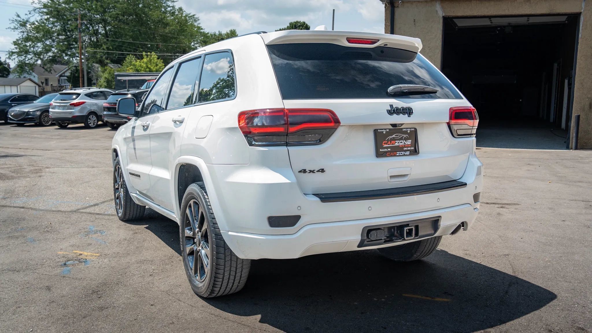 Used 2018 Jeep Grand Cherokee Altitude AWD/4WD image 8