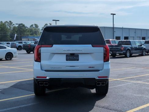 New 2026 GMC Yukon Denali w/ Denali Reserve Package AWD/4WD image 4