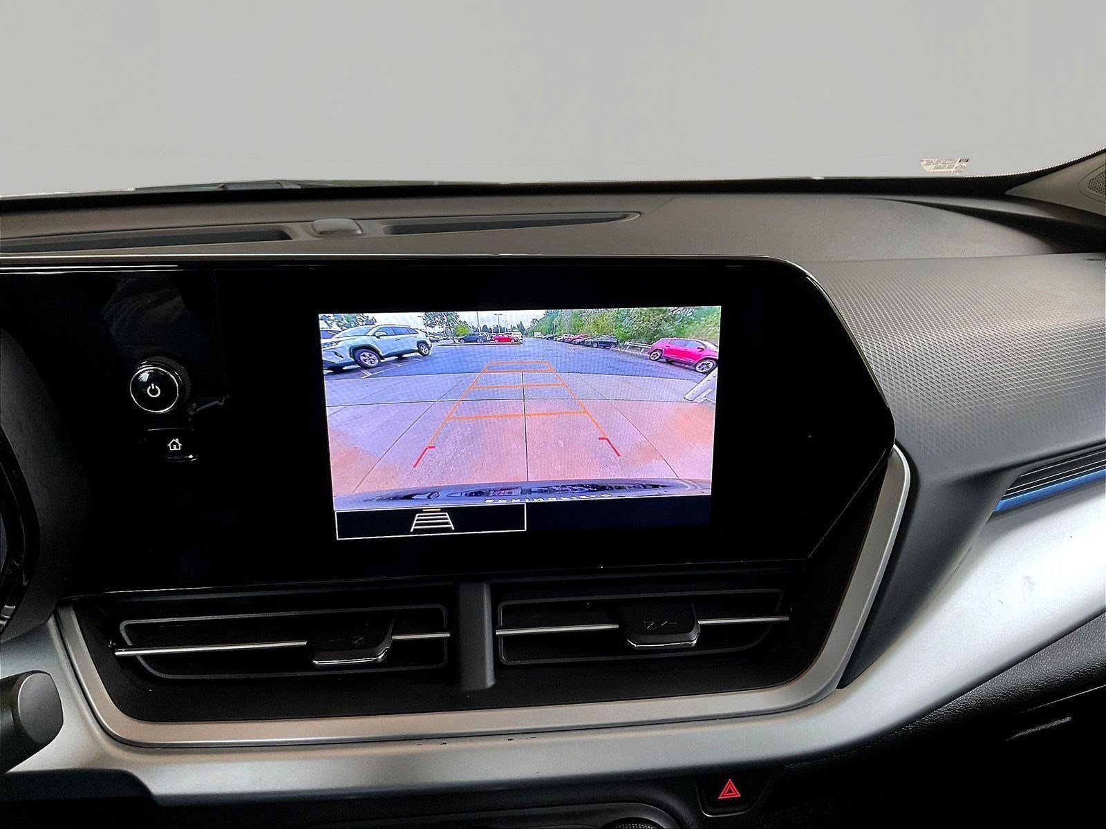 Used 2025 Chevrolet Trax LS w/ LS Convenience Package FWD image 13