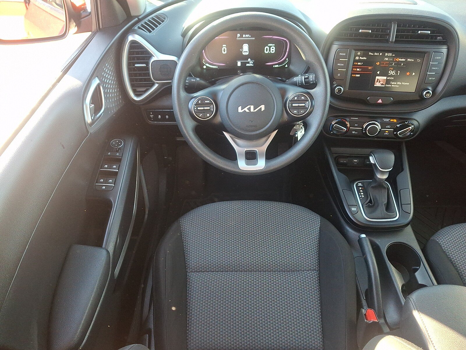 Used 2023 Kia Soul LX w/ LX Technology Package FWD image 11