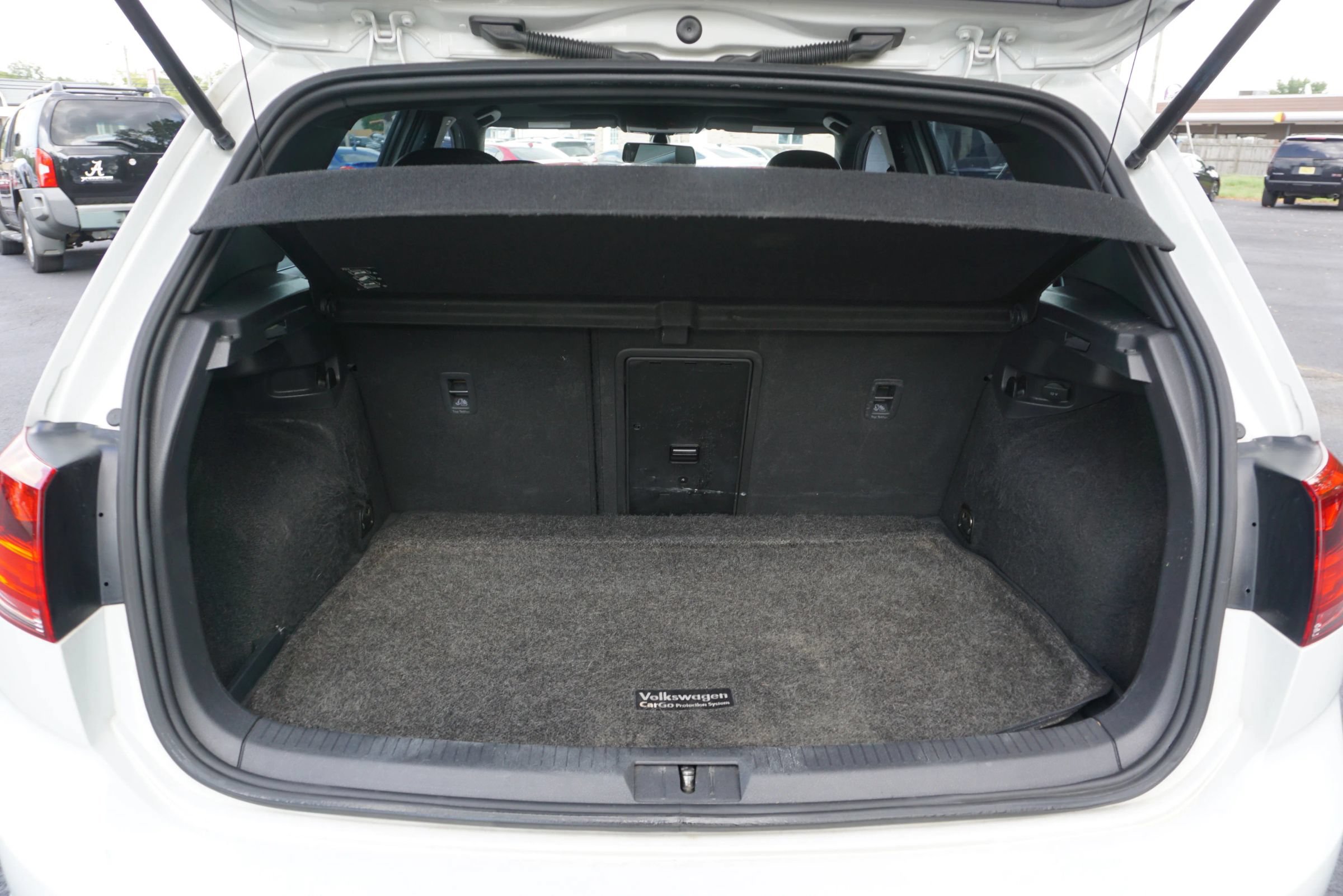 Used 2017 Volkswagen GTI SE FWD image 23