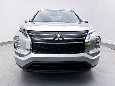 New 2025 Mitsubishi Outlander ES image 2