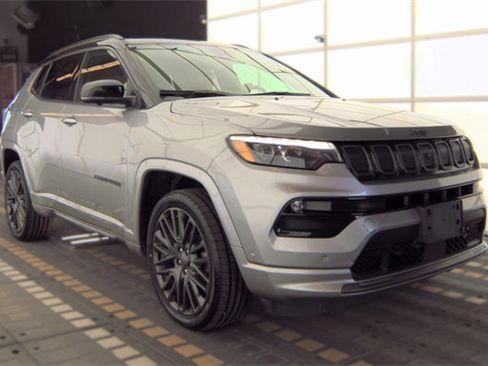 Used 2022 Jeep Compass High Altitude AWD/4WD image 3