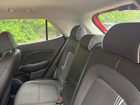 Used 2023 Hyundai Venue Limited FWD image 15