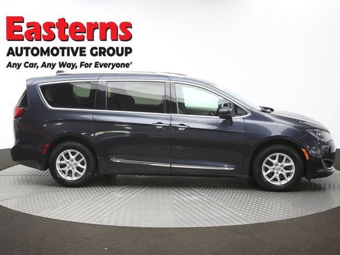 Used 2020 Chrysler Pacifica Touring-L FWD image 48