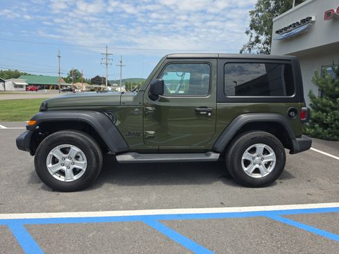 Used 2022 Jeep Wrangler Sport AWD/4WD image 7