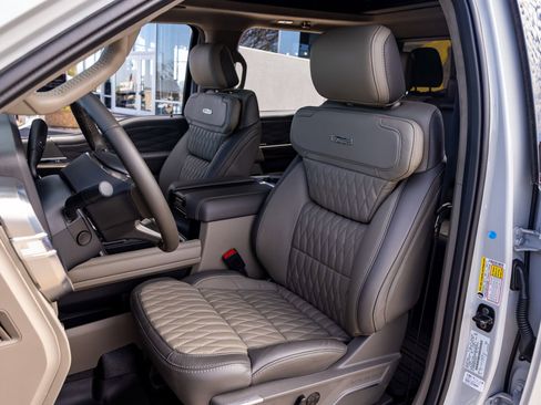 Used 2026 Ford F450 Platinum w/ Platinum Plus Package image 30