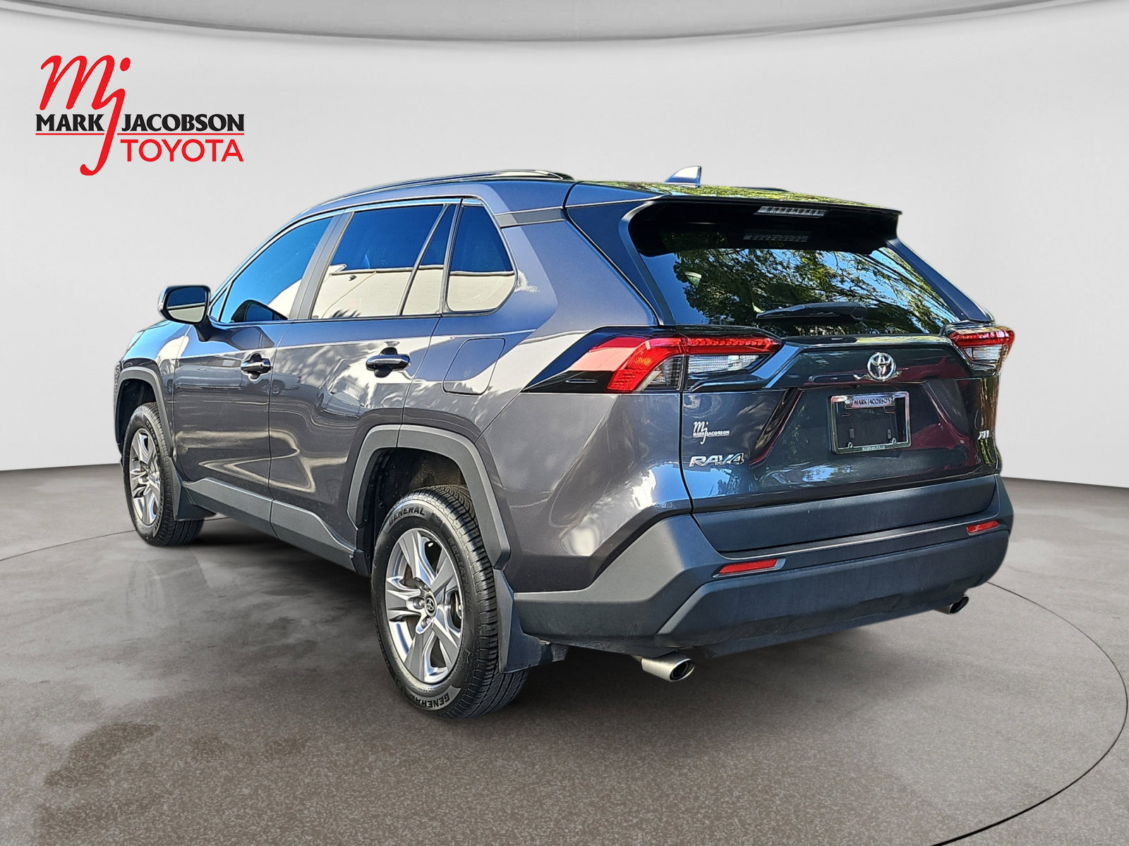 Used 2023 Toyota RAV4 XLE FWD image 14