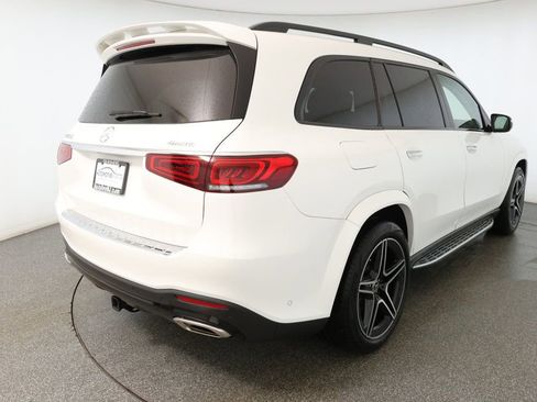 Used 2023 Mercedes-Benz GLS 580 4MATIC image 4