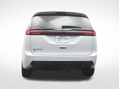 Used 2025 Chrysler Pacifica Select FWD image 38