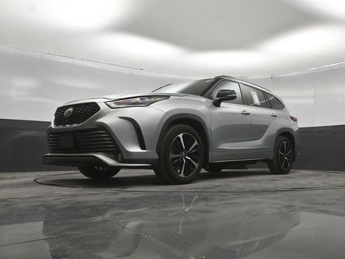 Used 2021 Toyota Highlander XSE AWD/4WD image 35
