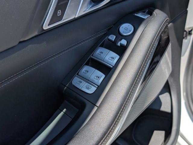 Used 2023 BMW X7 xDrive40i w/ M Sport Package AWD/4WD image 19