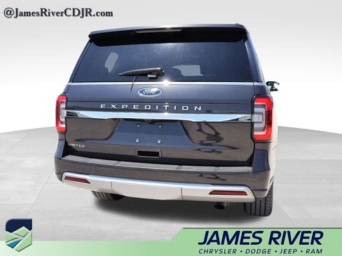 Used 2024 Ford Expedition Limited AWD/4WD image 12