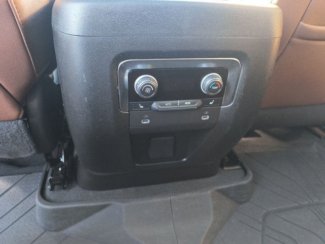 Used 2024 Chevrolet Suburban High Country AWD/4WD image 20