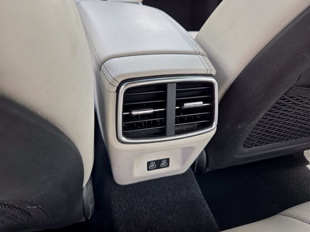Used 2025 Genesis G70 2.5T RWD image 7