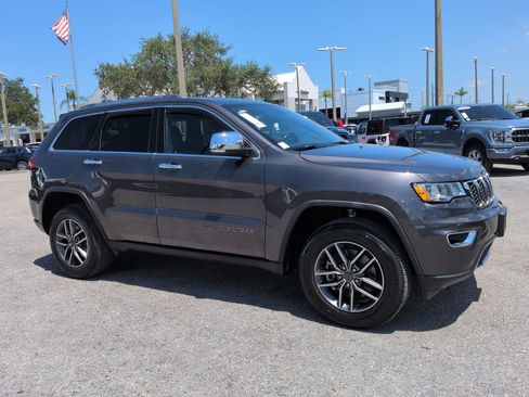Used 2021 Jeep Grand Cherokee Limited AWD/4WD image 2