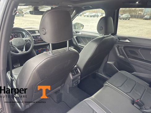 Used 2022 Volkswagen Tiguan SEL R-Line image 11