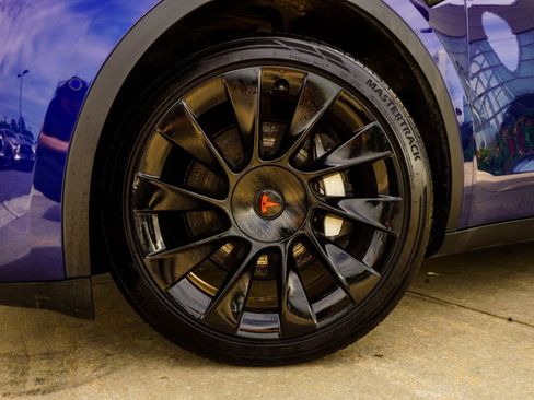 Used 2021 Tesla Model Y Long Range AWD/4WD image 3