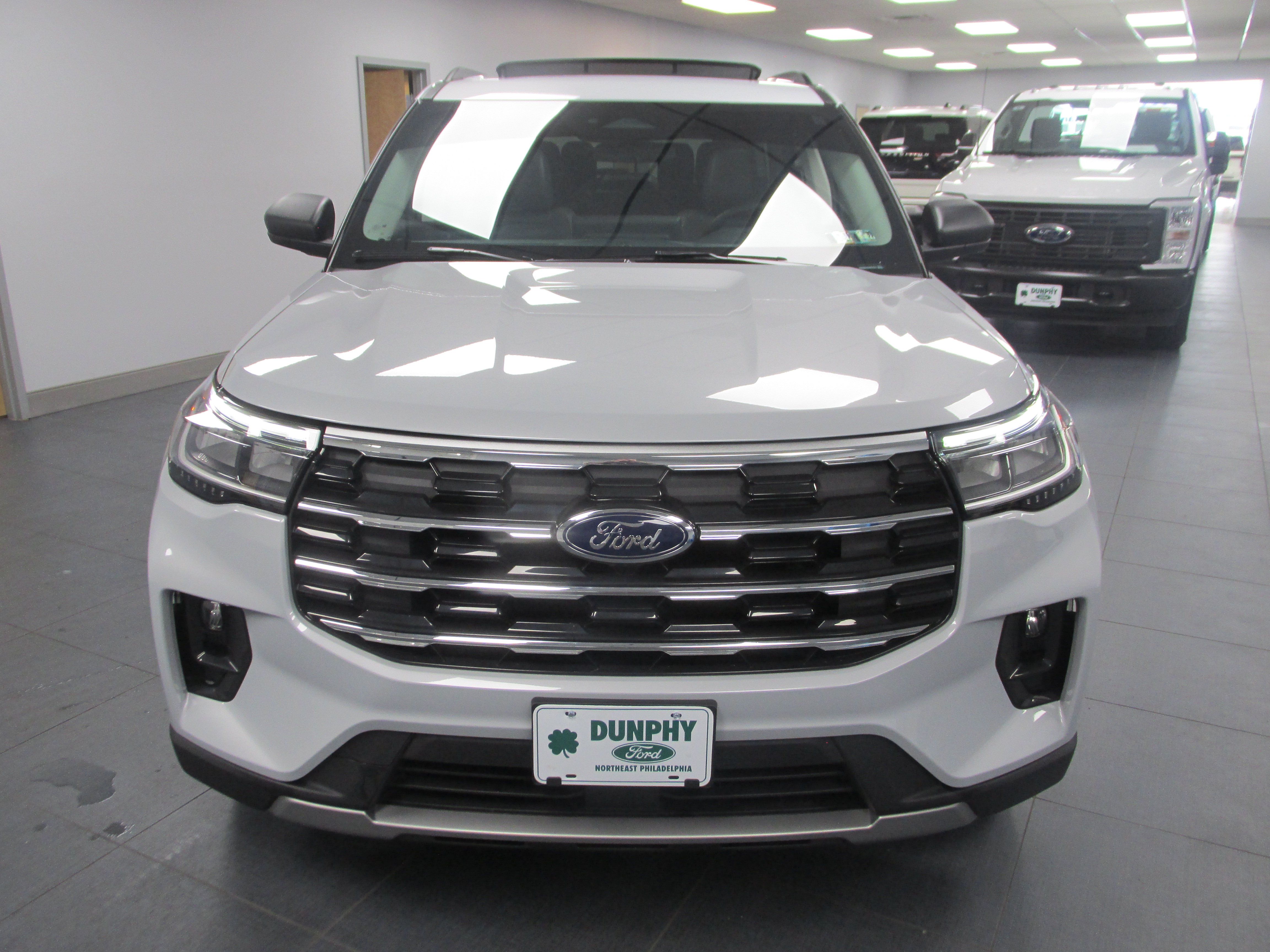 Used 2025 Ford Explorer Active w/ Active Comfort Package AWD/4WD image 2