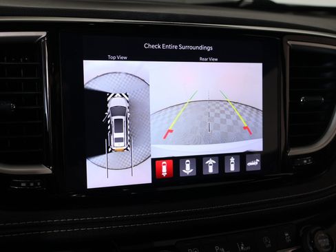 Used 2024 Chrysler Pacifica Touring-L w/ Uconnect Theater Family Group FWD image 6