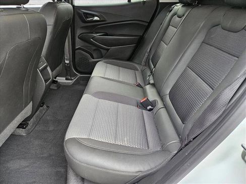 Used 2025 Chevrolet Trax LT FWD image 17