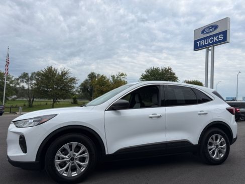 Used 2024 Ford Escape Active w/ Cold Weather Package FWD image 4