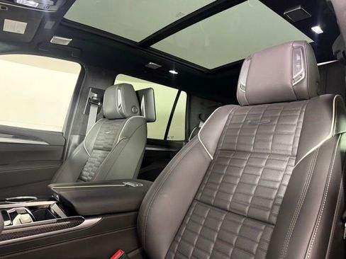 Used 2025 Cadillac Escalade V w/ LPO, ONYX Package AWD/4WD image 5