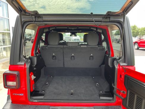 Used 2024 Jeep Wrangler Unlimited w/ Convenience Group AWD/4WD image 13