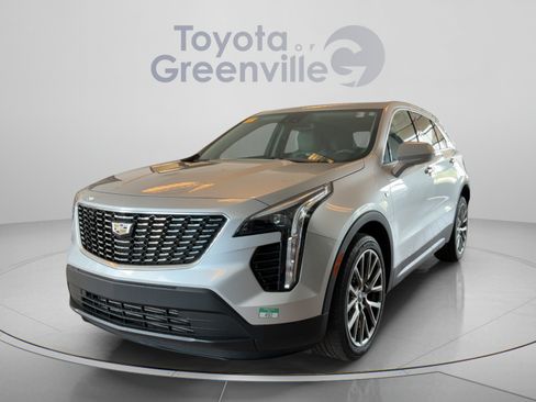 Used 2021 Cadillac XT4 Luxury w/ Cold Weather Package FWD image 1