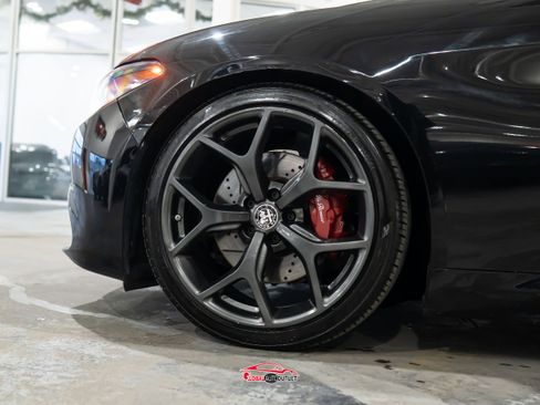 Used 2020 Alfa Romeo Giulia w/ Nero Edizione RWD image 10