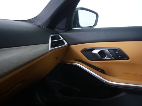 Certified 2025 BMW 330i Sedan image 31